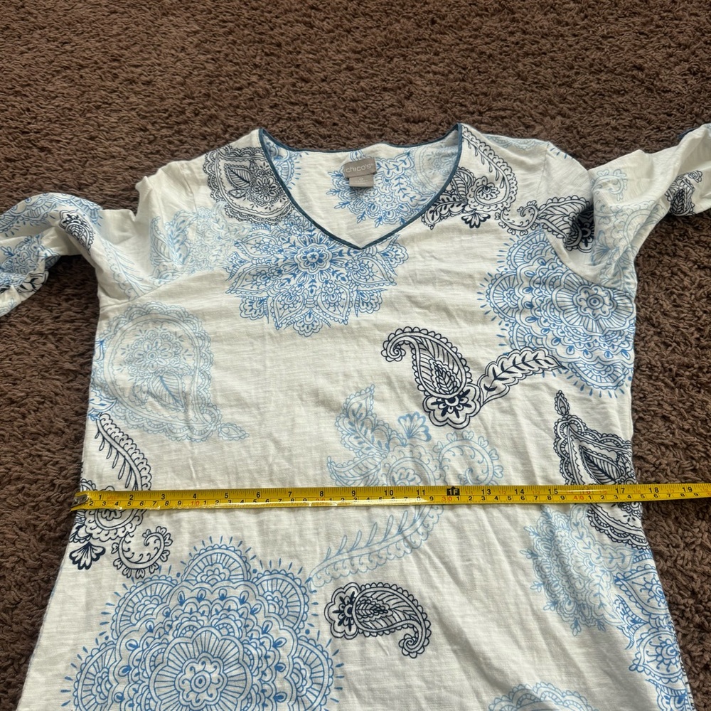 Chicos Blue White Paisley Toile V Neck Top Tunic Size 0 S Small - Picture 6 of 6